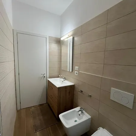Moderno Vicino Ρίμινι